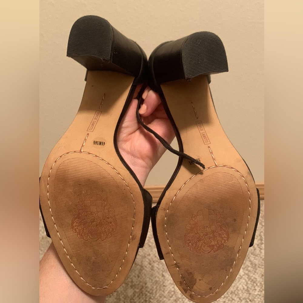 Black square heals! Lightly worn very comfortable!